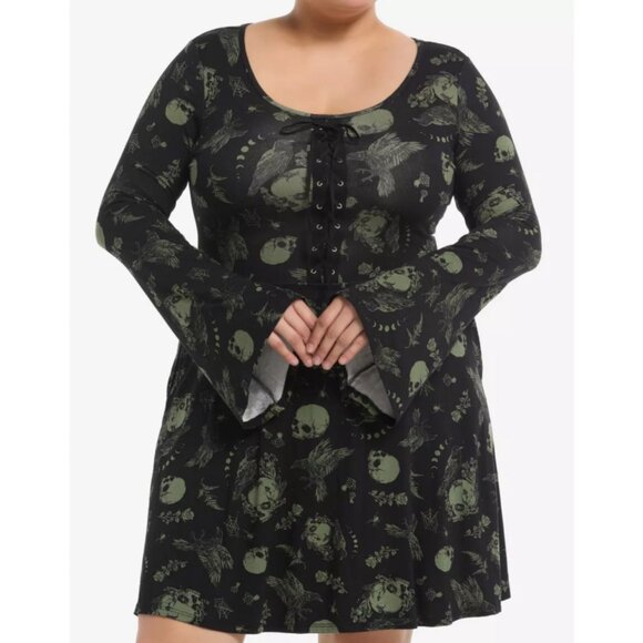 NEW Hot Topic 3 Cosmic Aura Black & Green Skull Crow Bell Sleeve Dress 3X 22 24 - Picture 2 of 9